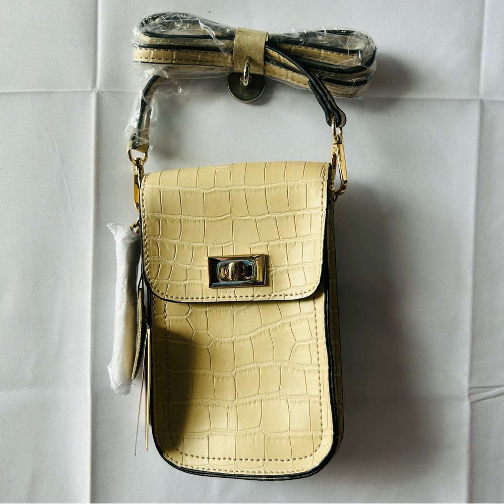 Mellow World NWT Zora Touchscreen Vegan Crossbody Bag Purse Clutch Beige NEW